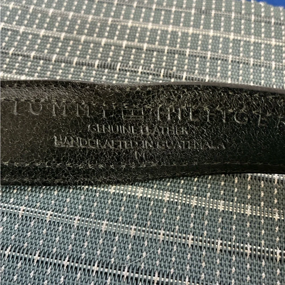 Tommy Hilfiger Men’s Black Leather Belt with Silver Buckle (M 30-32)